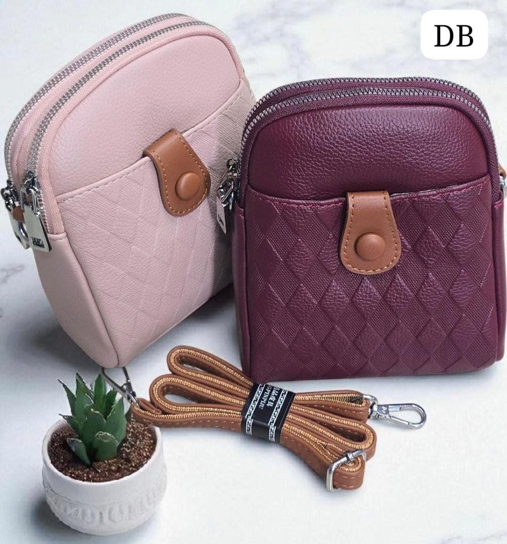 Burgundy Quilted Leather Crossbody Bag - AM01416MB Stylish and compact accessory for everyday essentials